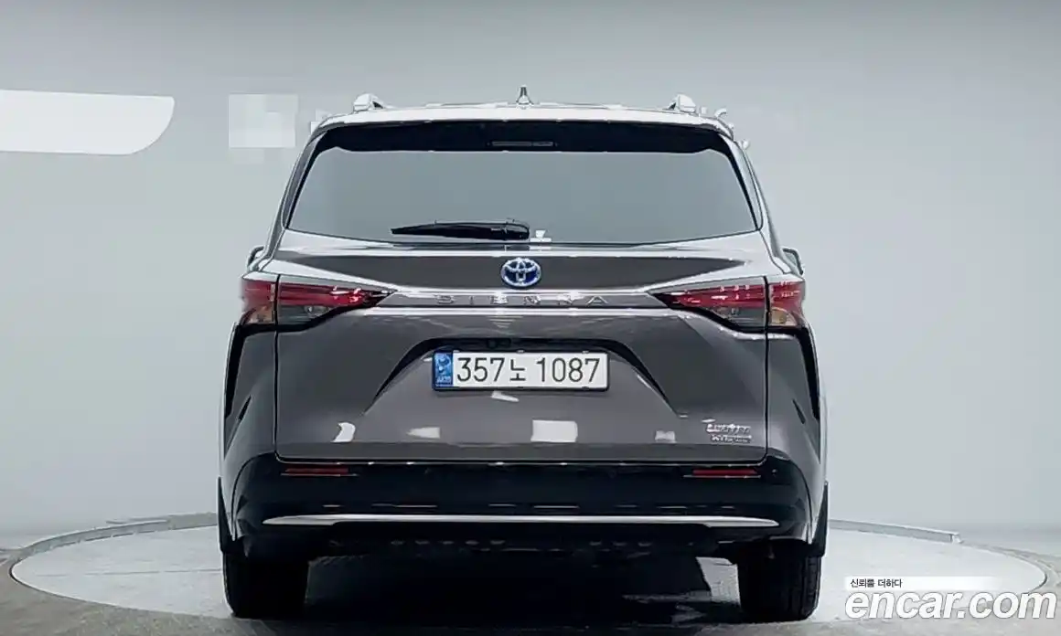 Toyota Sienna 2022 2.5 гидро в Москве № 279743, фото 4
