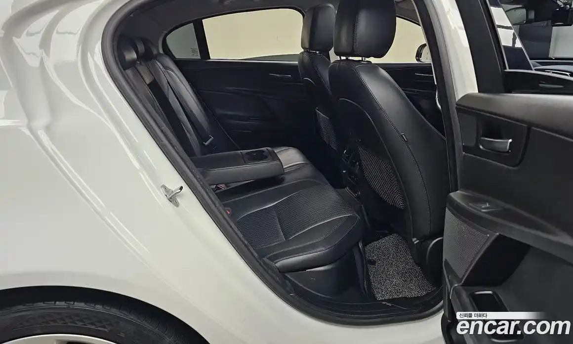 Jaguar XE 2016 2.0 гидро в Москве № 283840, фото 12