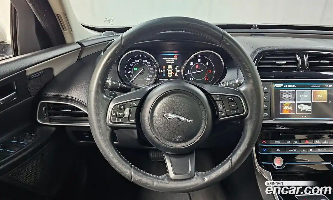 Jaguar XE 2016 2.0 гидро в Москве № 283840, фото 13
