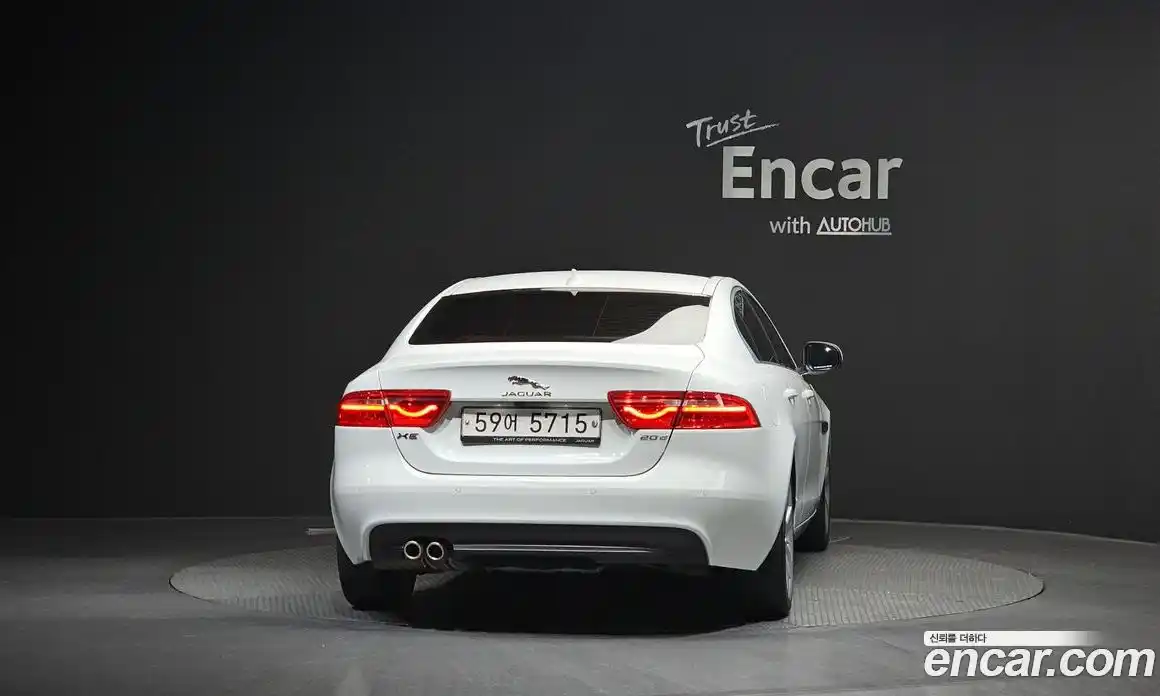 Jaguar XE 2016 2.0 гидро в Москве № 283840, фото 4