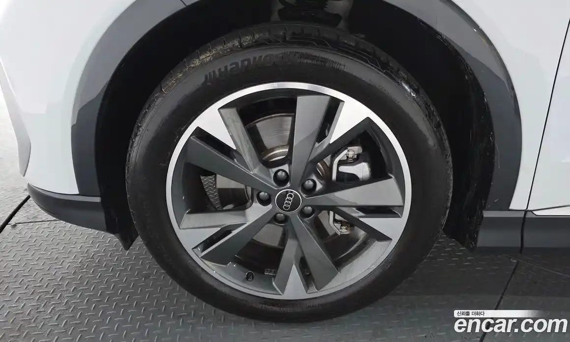 Audi Q4 e-tron 2023 0.2 гидро в Москве № 311712, фото 4