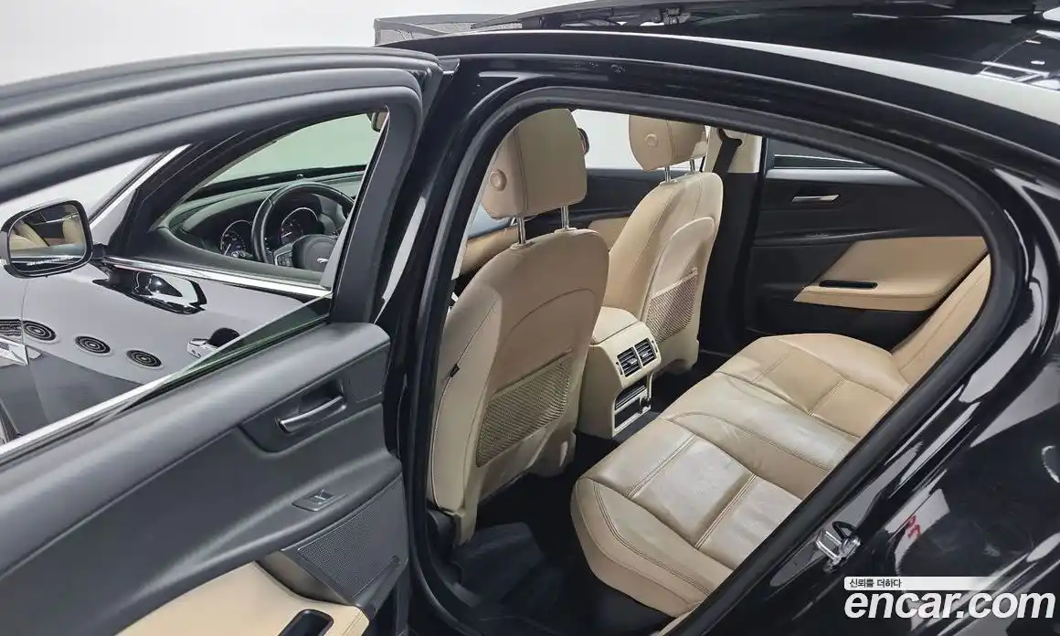 Jaguar XE 2016 2.0 гидро в Москве № 385984, фото 17