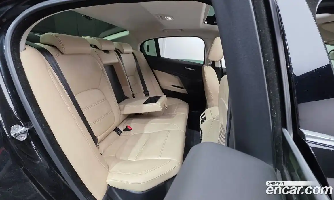 Jaguar XE 2016 2.0 гидро в Москве № 385984, фото 18