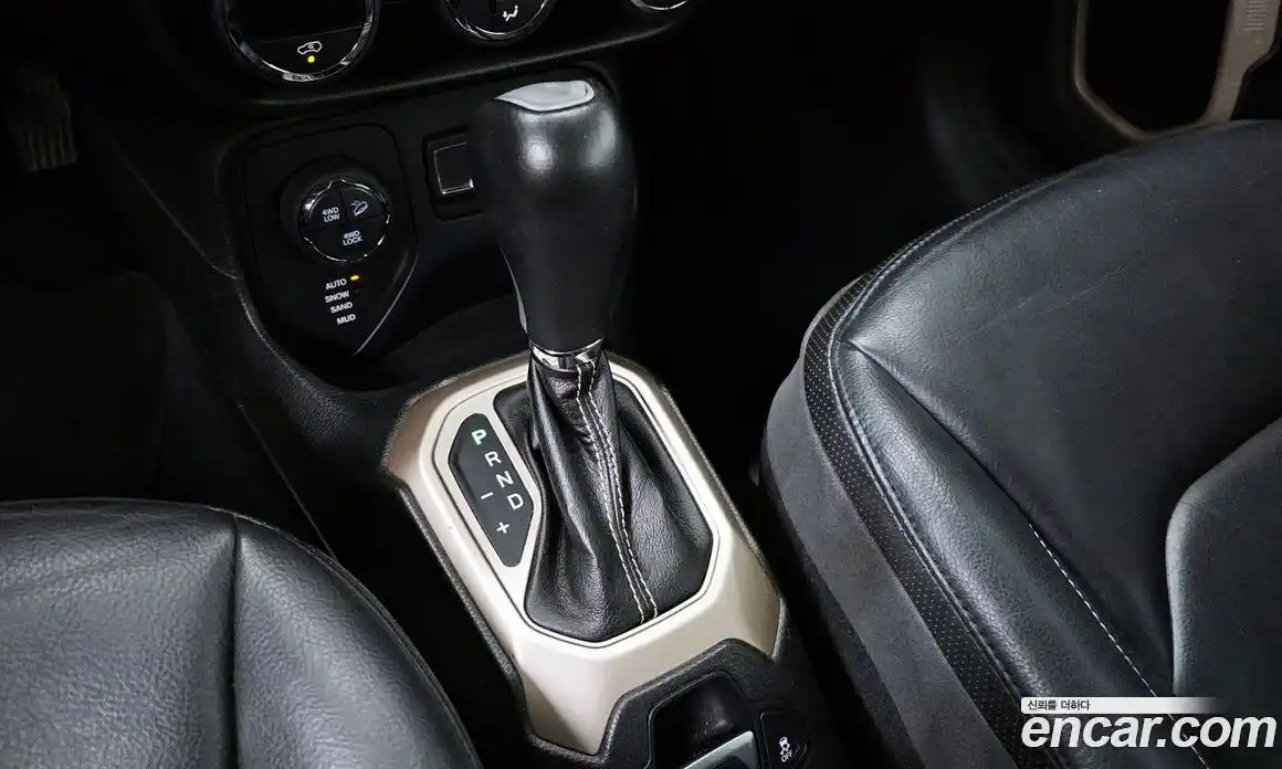 Jeep Renegade 2015 2.0 гидро в Москве № 725323, фото 9