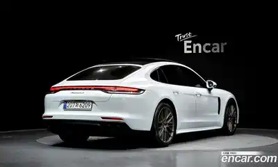 Porsche Panamera, 2022