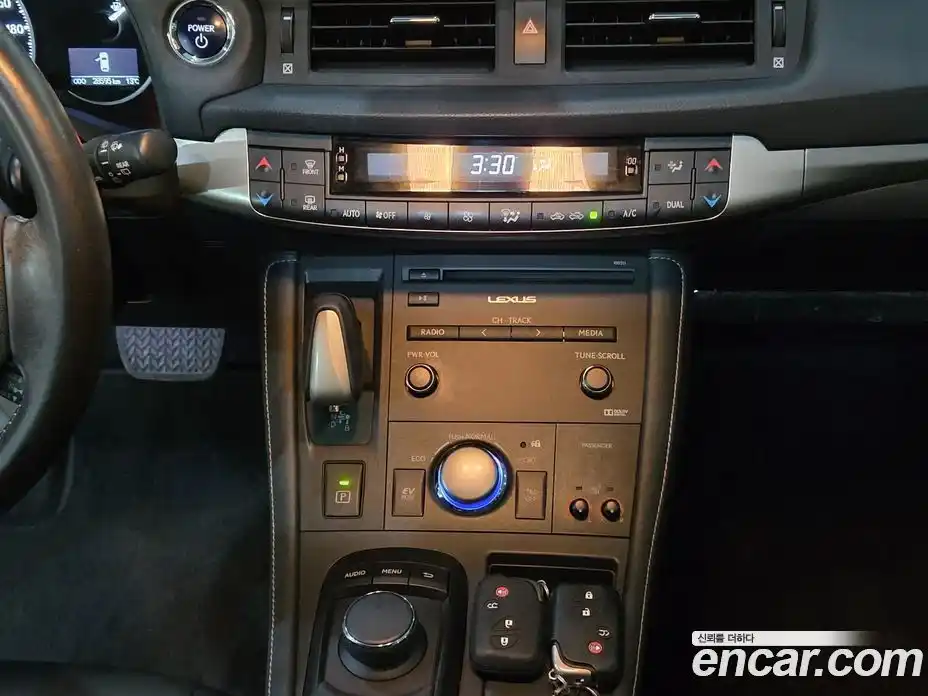 Lexus CT200h 2017 1.8 гидро в Москве № 975959, фото 13