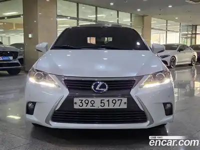 Lexus CT200h 2017 1.8 гидро в Москве № 975959, миниатюра 2