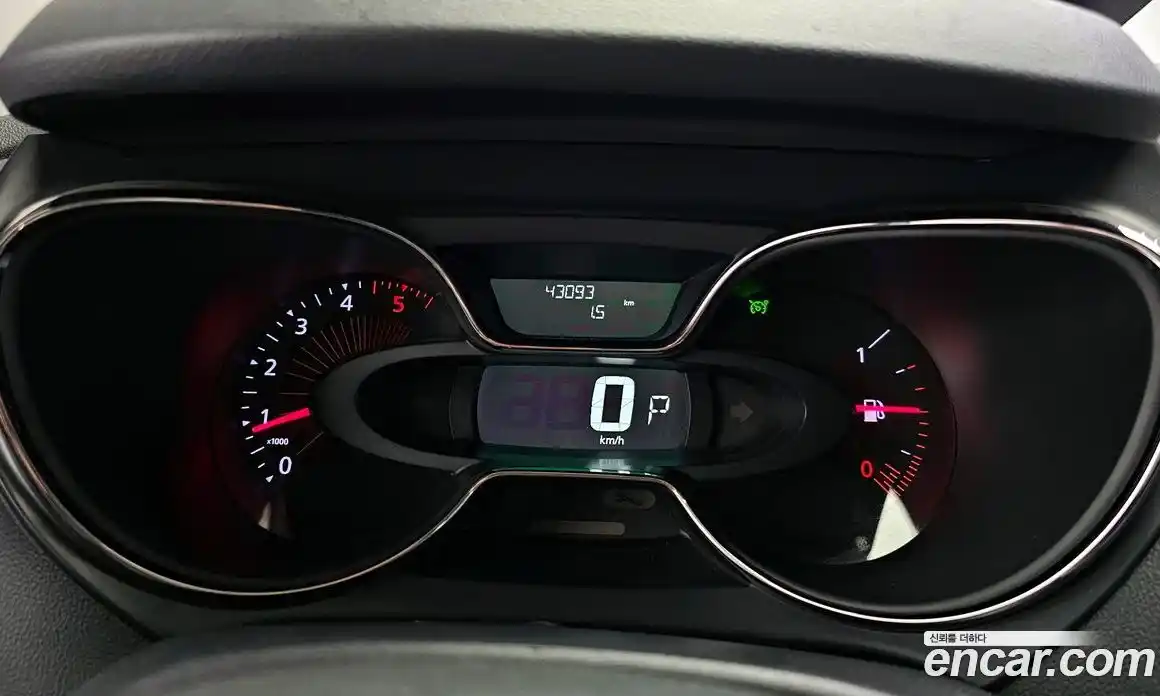 Renault QM3 2017 1.5 Автомат в Москве № 1012882, фото 8