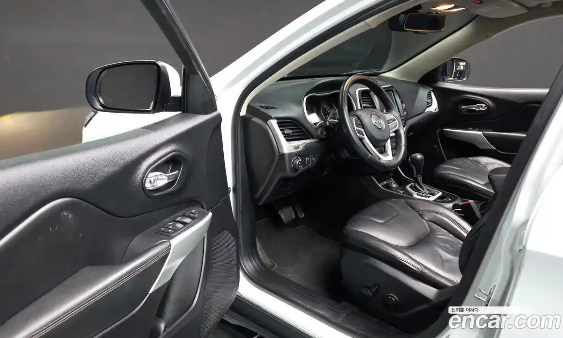 Jeep Cherokee 2017 2.4 гидро в Москве № 1015045, фото 11