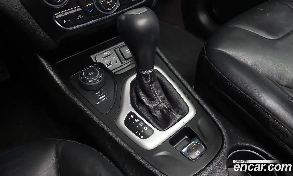 Jeep Cherokee 2017 2.4 гидро в Москве № 1015045, фото 9