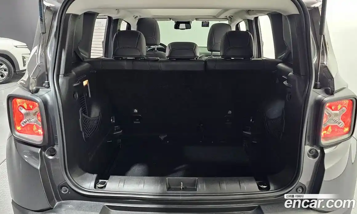Jeep Renegade 2019 2.4 гидро в Москве № 1015060, фото 20