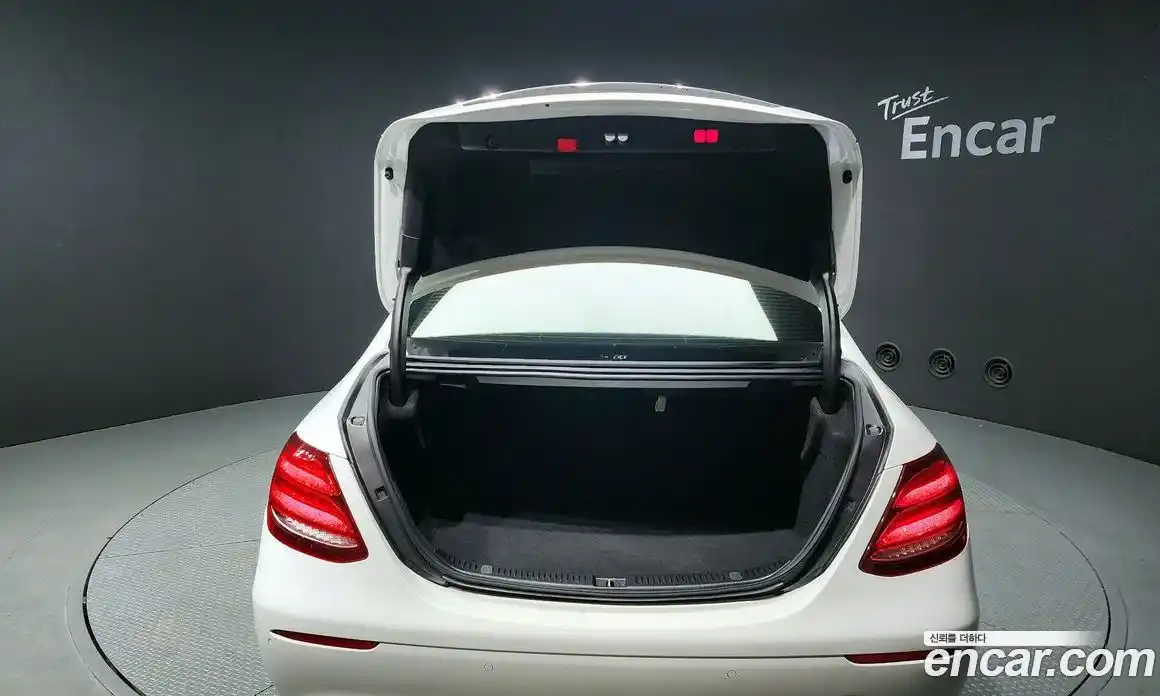 Mercedes-Benz E-Class 2020 2.0 гидро в Москве № 140110, фото 20