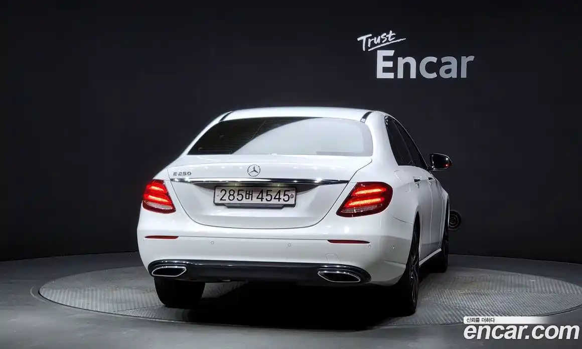 Mercedes-Benz E-Class 2020 2.0 гидро в Москве № 140110, фото 4