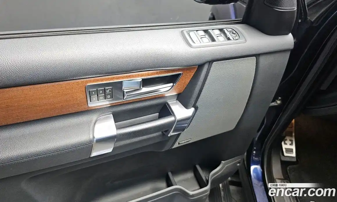 Land Rover Discovery 2016 3.0 гидро в Москве № 166270, фото 16