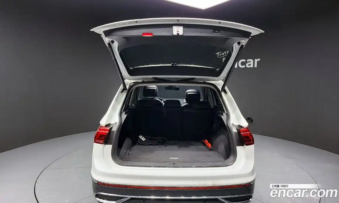 Volkswagen Tiguan 2023 2.0 гидро в Москве № 168680, фото 20