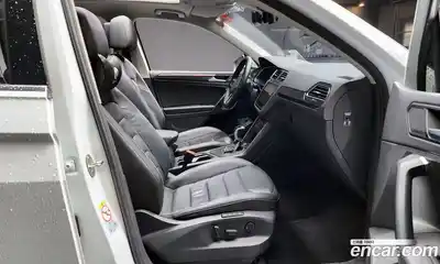 Volkswagen Tiguan 2023 2.0 гидро в Москве № 168680, миниатюра 10