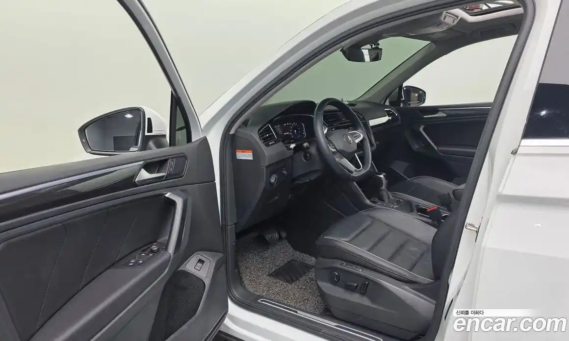 Volkswagen Tiguan 2022 2.0 гидро в Москве № 168741, фото 13