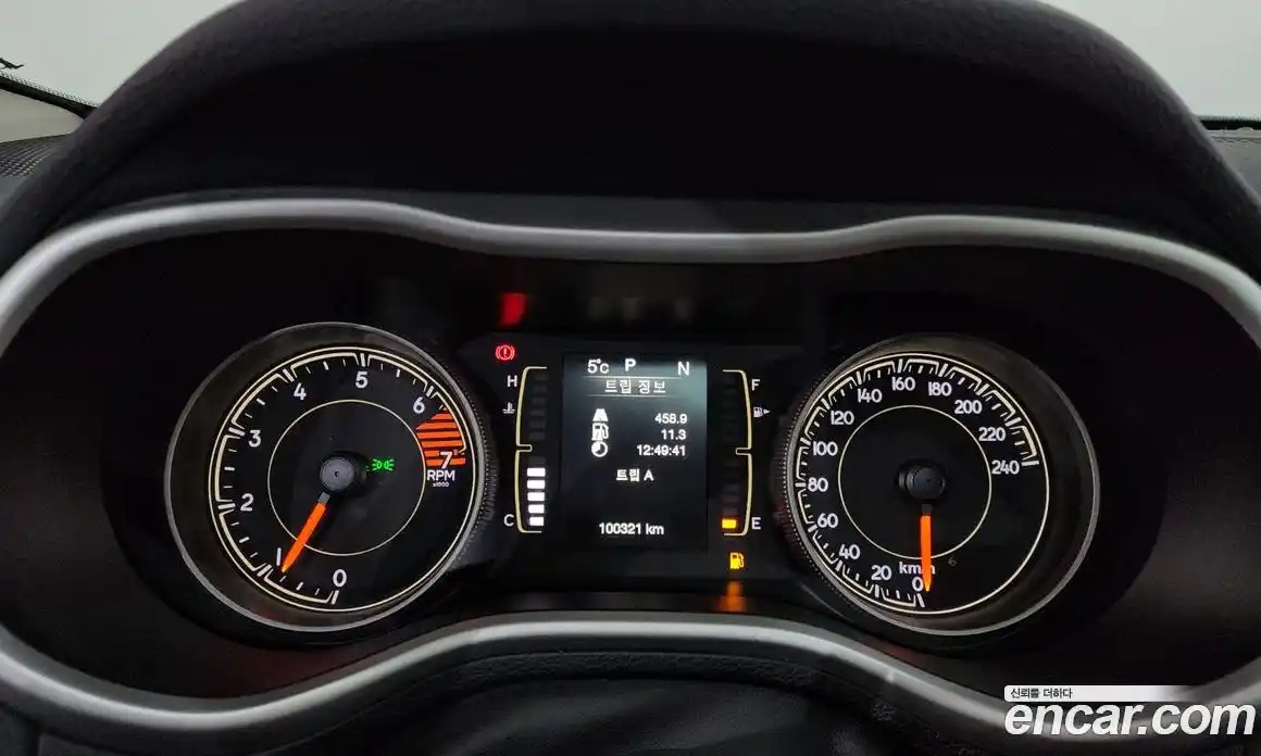 Jeep Cherokee 2017 2.4 гидро в Москве № 169757, фото 8