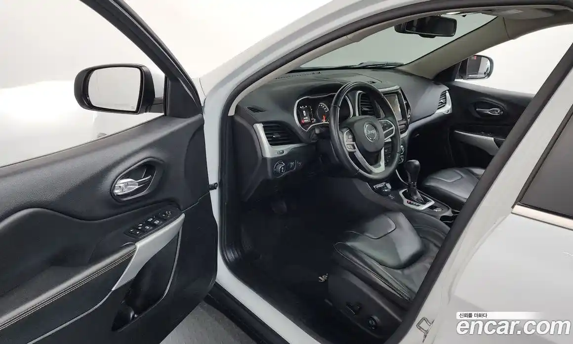 Jeep Cherokee 2017 2.4 гидро в Москве № 169757, фото 10