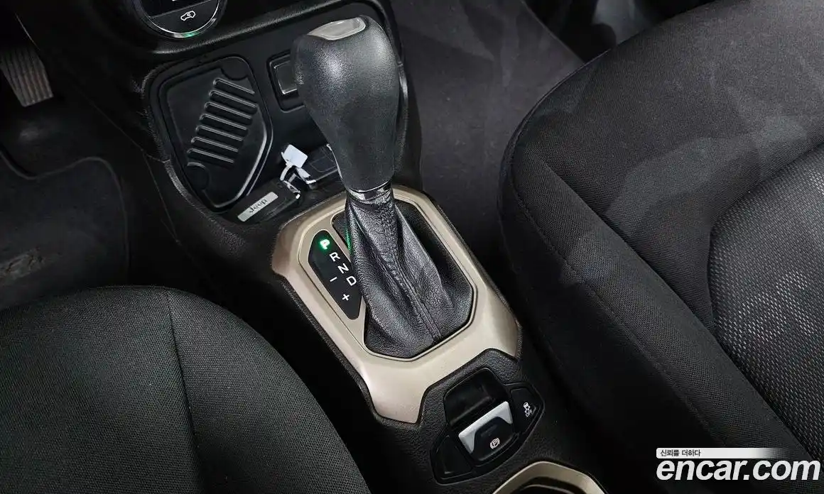 Jeep Renegade 2017 2.4 гидро в Москве № 169860, фото 9