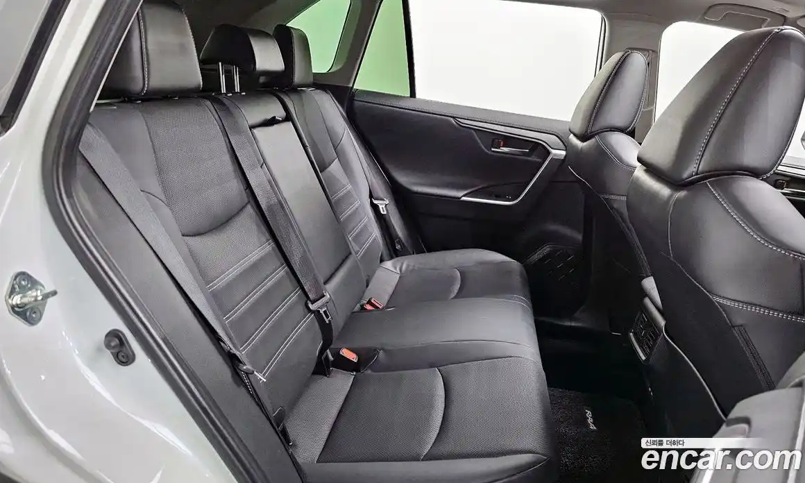 Toyota RAV4 2023 2.5 гидро в Москве № 170227, фото 12