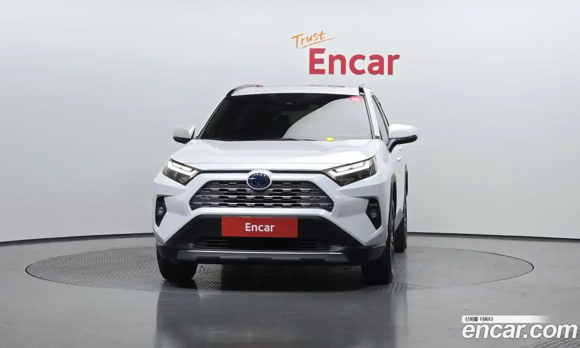 Toyota RAV4 2023 2.5 гидро в Москве № 170227, фото 3