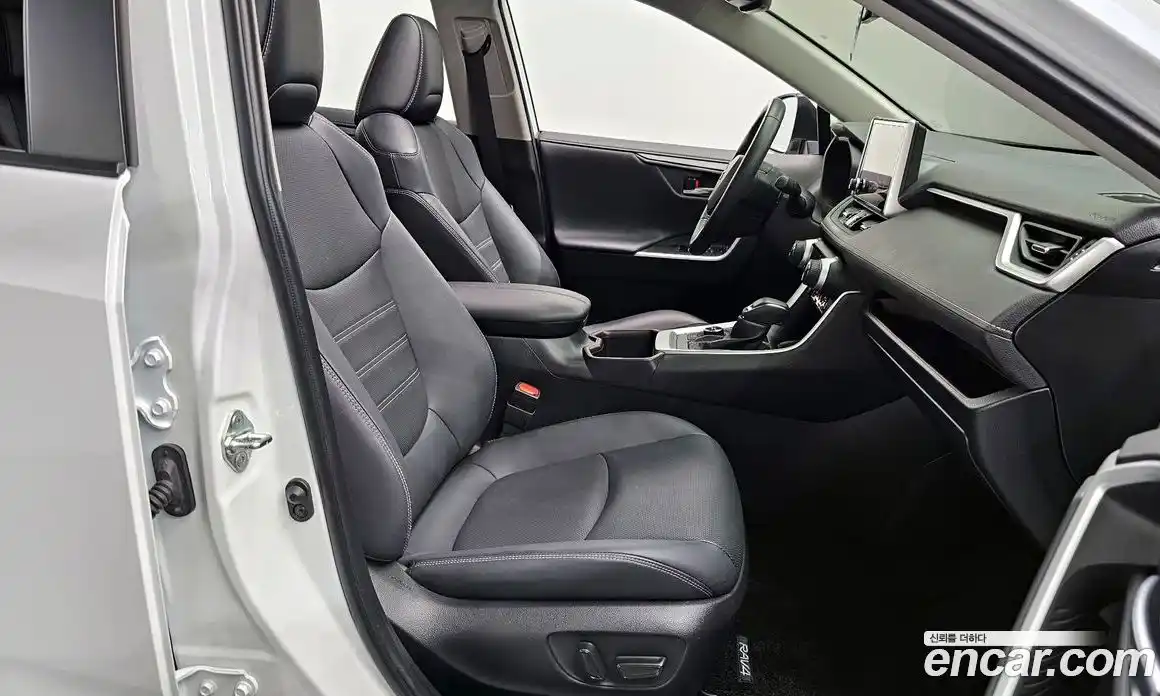 Toyota RAV4 2023 2.5 гидро в Москве № 170227, фото 10