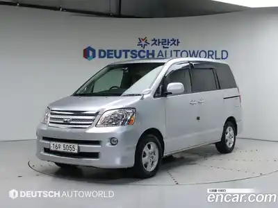 Toyota Noah, 2005
