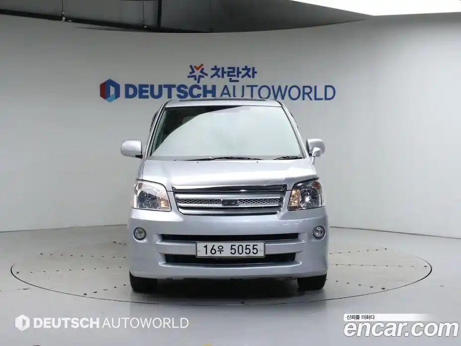 Toyota Noah 2005 2.0 вариатор в Москве № 170369, фото 3