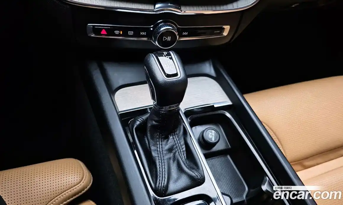 Volvo XC60 2019 2.0 гидро в Москве № 197089, фото 9