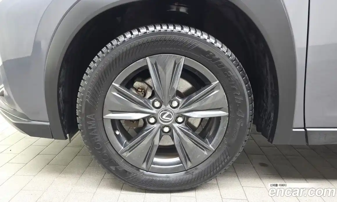 Lexus UX 2019 2.0 гидро в Москве № 214598, фото 5