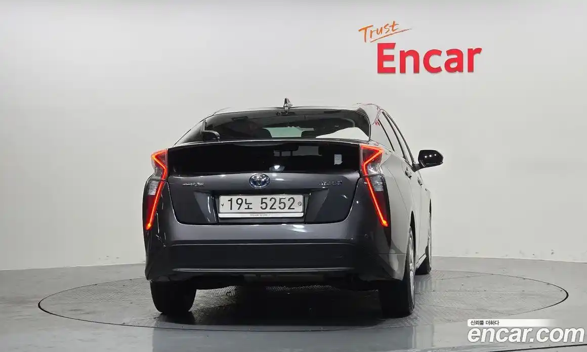 Toyota Prius 2018 1.8 гидро в Москве № 215549, фото 4