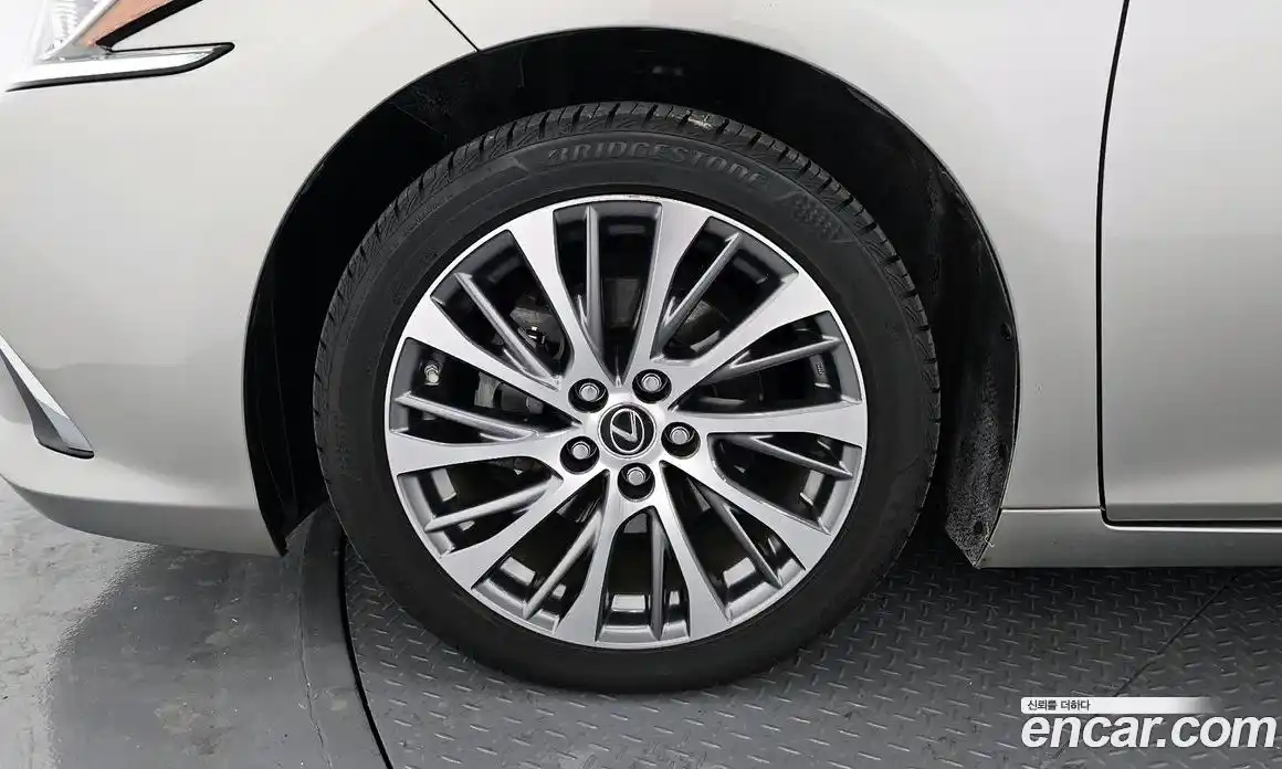Lexus ES 2018 2.5 гидро в Москве № 232017, фото 5