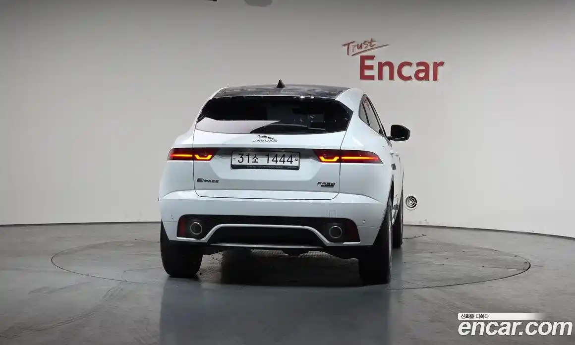Jaguar E-Pace 2018 2.0 гидро в Москве № 256048, фото 4
