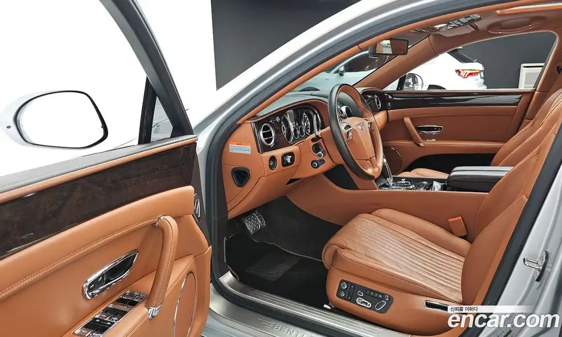 Bentley Flying Spur 2018 4.0 гидро в Москве № 256667, фото 12