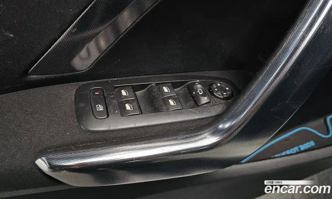 Peugeot 2008 2015 1.6 гидро в Москве № 259185, фото 17