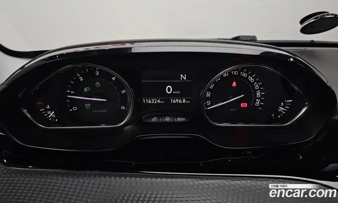 Peugeot 2008 2015 1.6 гидро в Москве № 259185, фото 8