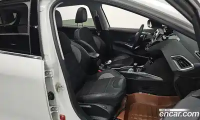 Peugeot 2008 2015 1.6 гидро в Москве № 259185, миниатюра 10