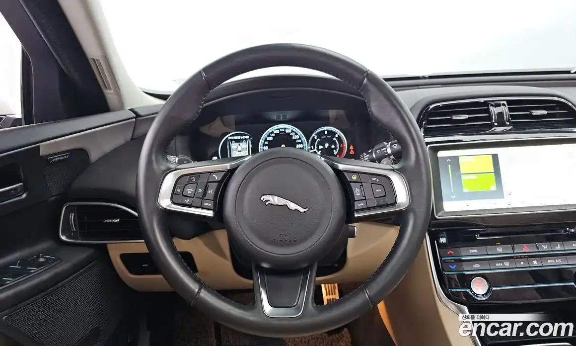 Jaguar XE 2019 2.0 гидро в Москве № 262125, фото 13