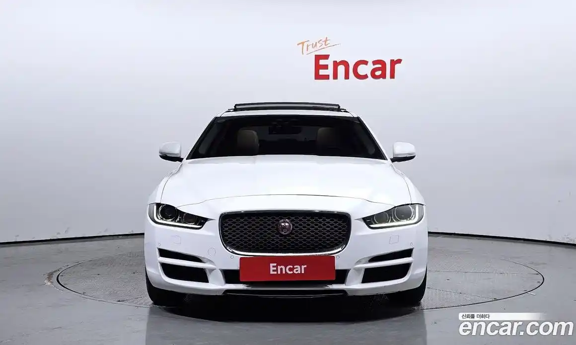 Jaguar XE 2019 2.0 гидро в Москве № 262125, фото 3