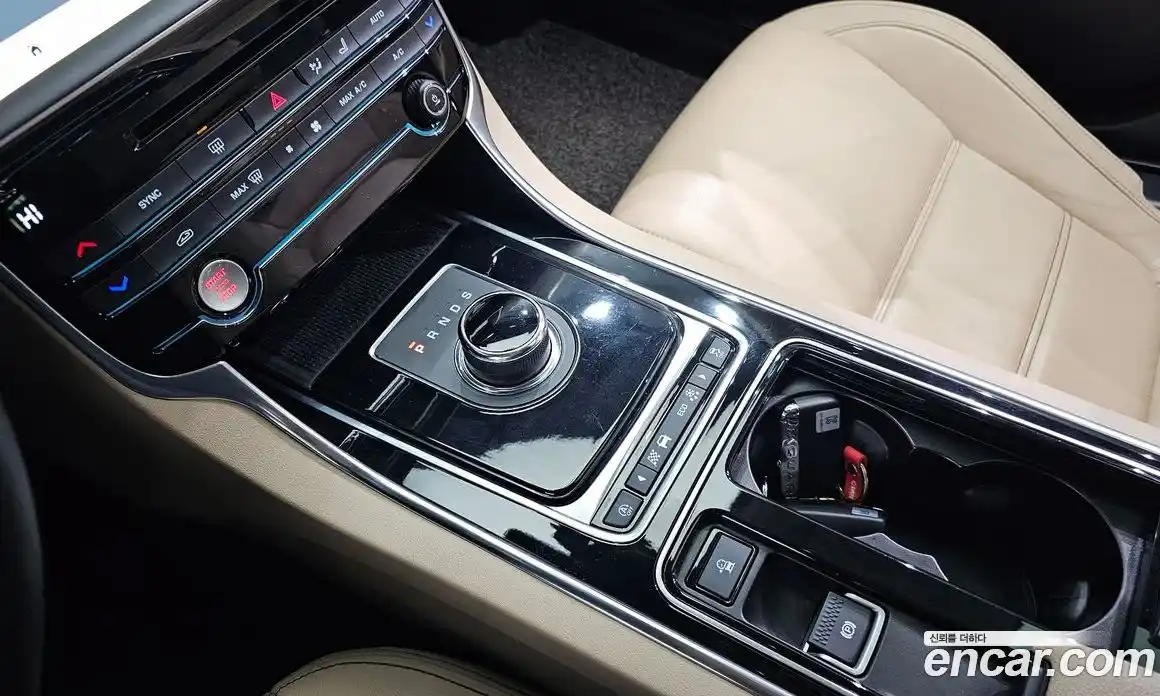 Jaguar XE 2019 2.0 гидро в Москве № 262125, фото 9