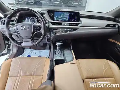 Lexus ES, 2019