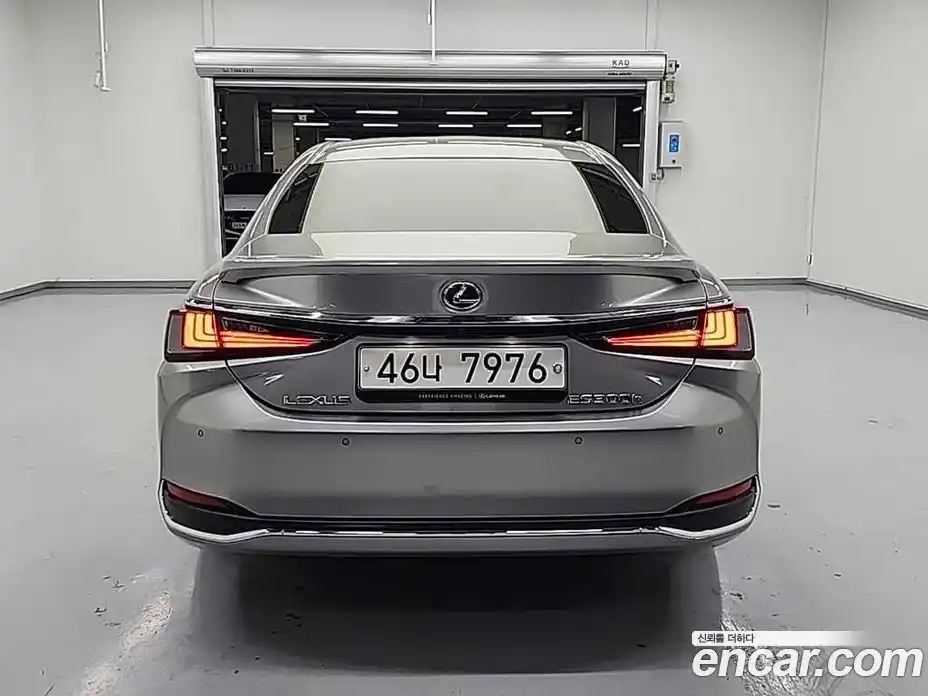 Lexus ES 2019 2.5 гидро в Москве № 275600, фото 4