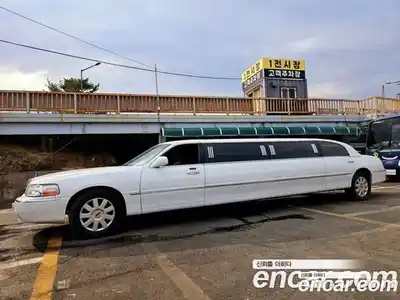 Lincoln Town Car, 2003