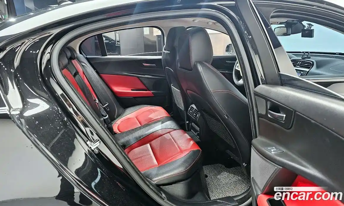 Jaguar XE 2015 2.0 гидро в Москве № 304942, фото 12