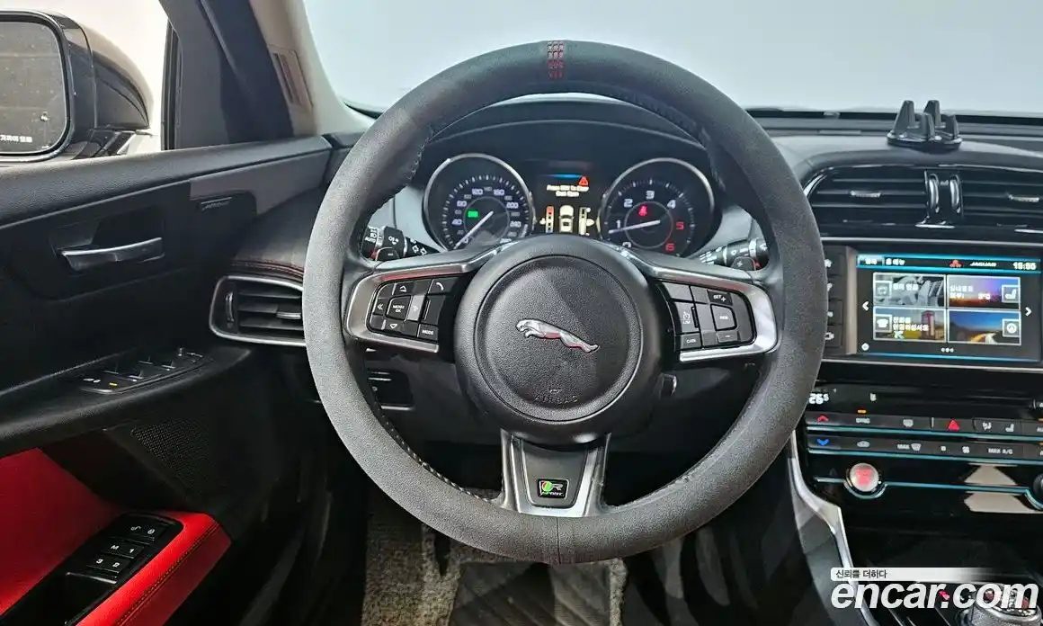 Jaguar XE 2015 2.0 гидро в Москве № 304942, фото 13