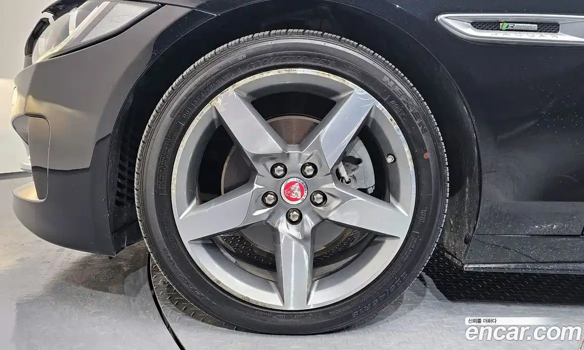 Jaguar XE 2015 2.0 гидро в Москве № 304942, фото 5