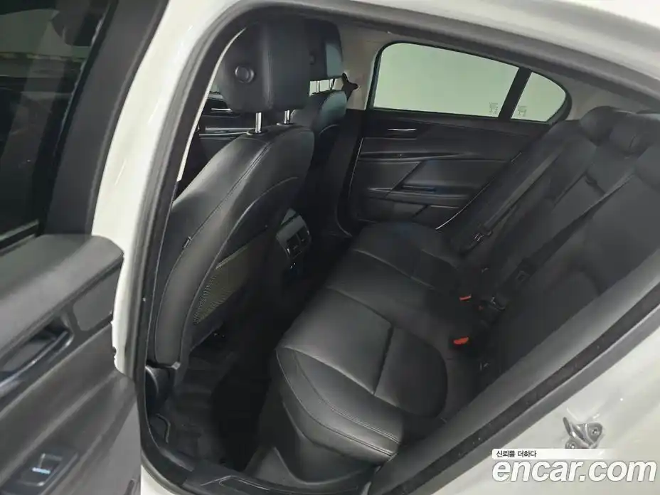 Jaguar XE 2016 2.0 гидро в Москве № 304983, фото 7