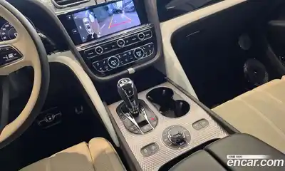 Bentley Bentayga 2025 4.0 гидро в Москве № 366415, миниатюра 11