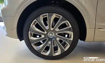 Bentley Bentayga 2025 4.0 гидро в Москве № 366415, миниатюра 3